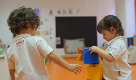 Educar mirando el movimiento, la experimentación y el juego de los niños y las niñas